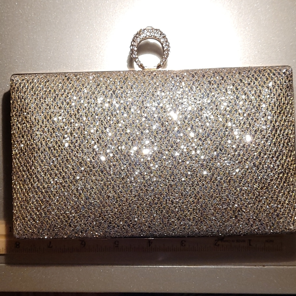 Like new evenings clutch. Used only once for a couple of hours at dinner on 🛳